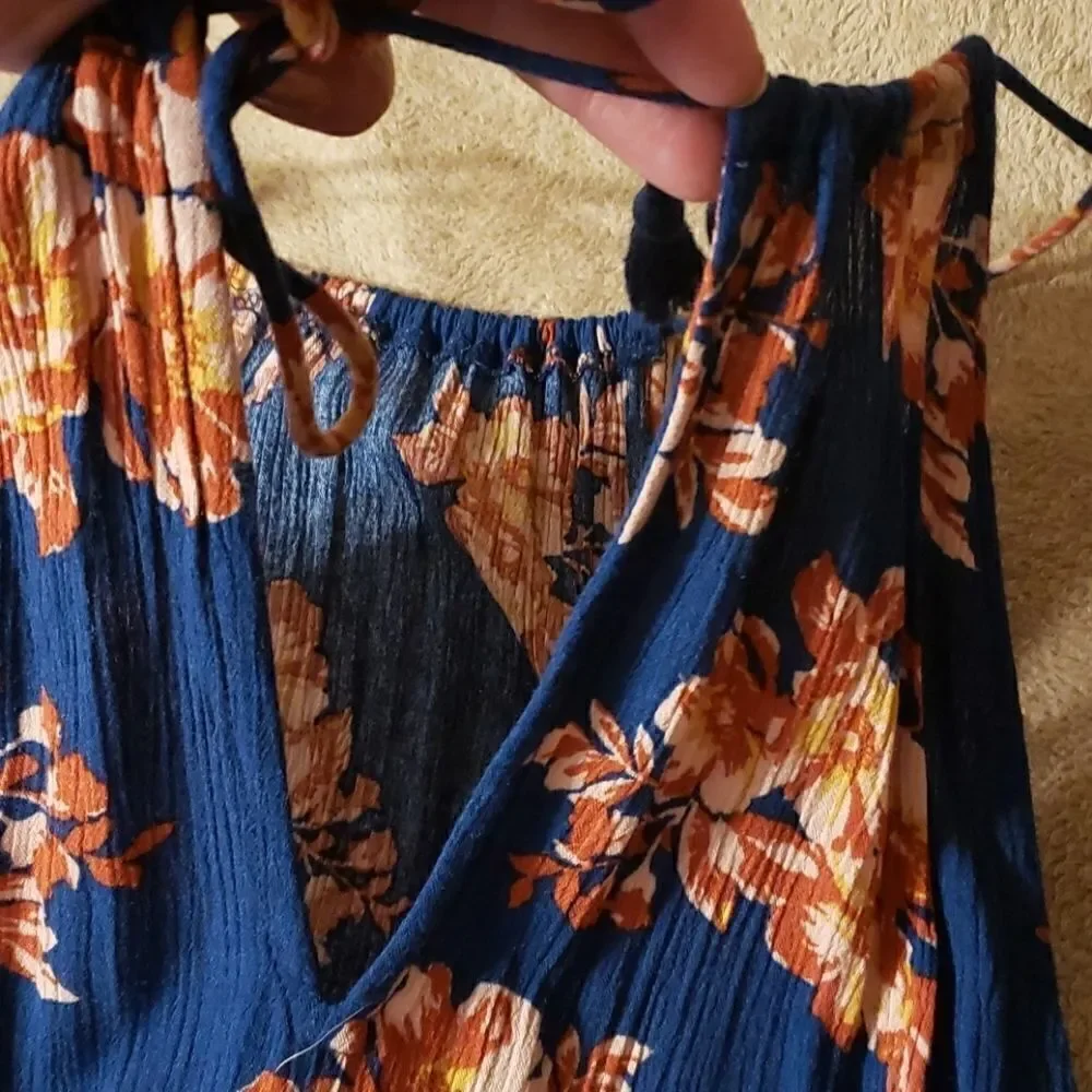 𝅺CAPE Juby Dress. Junior. Medium. Navy floral print